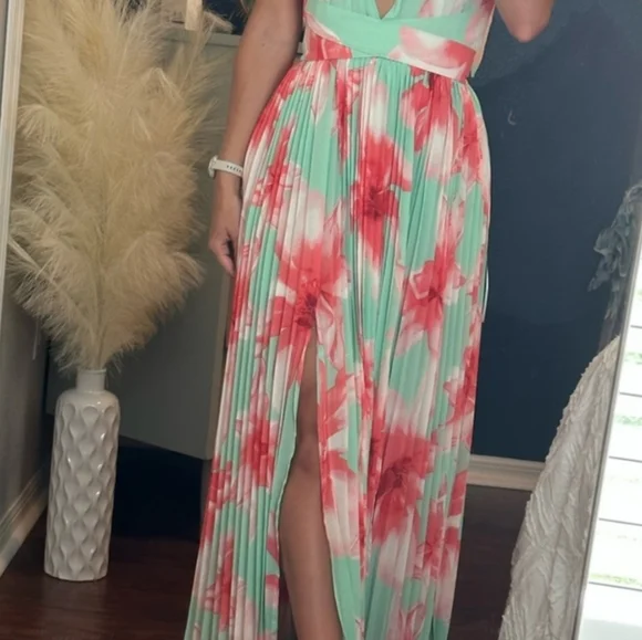 Floral Maxi Dress NWT S Plumeria print - Picture 3 of 6